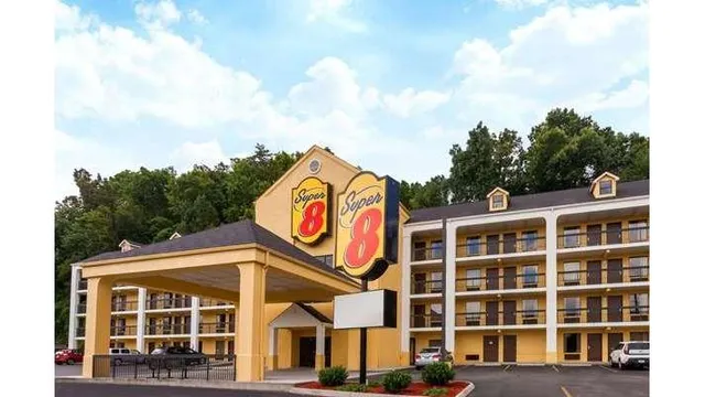 Super 8 by Wyndham Pigeon Forge Dollywood Lane
