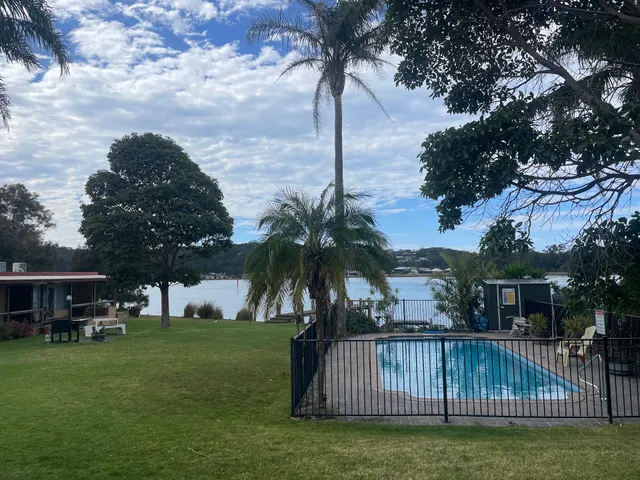 Lake Edge Holiday Units