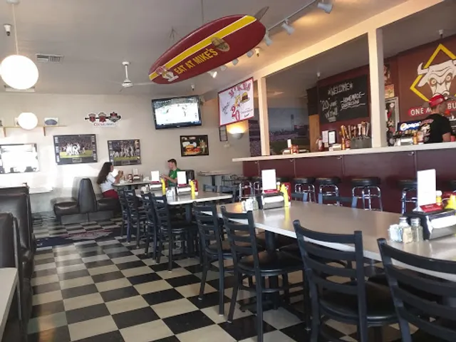 Mike's At the Crossroads