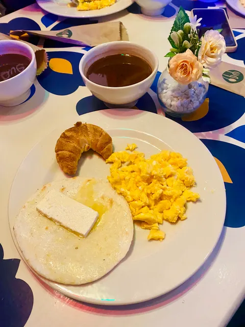 FONDA BALCONY PARRILLA BAR