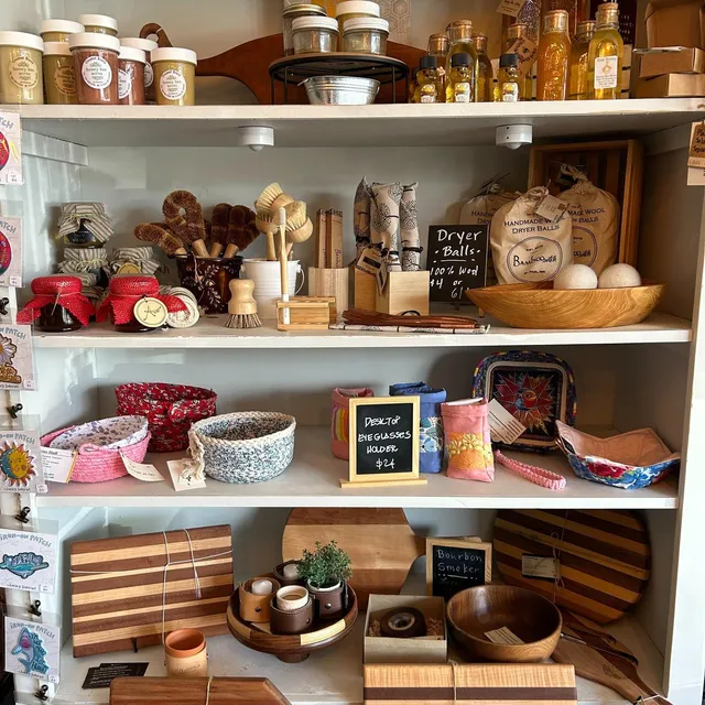 Dancing Bee Market & Studio