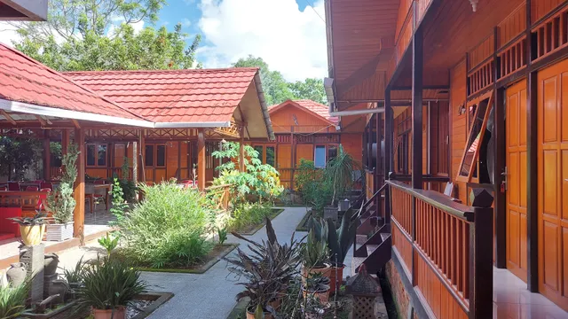 OYO 1300 Crecia Guest House