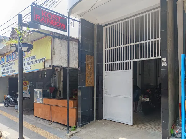 RedDoorz @ Brawijaya Central Kampung Inggris