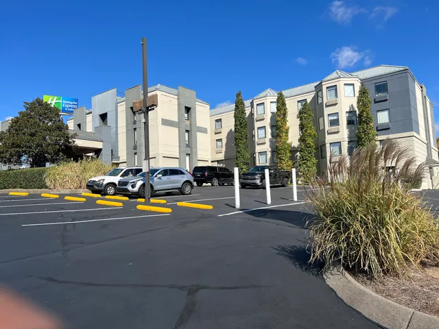 Holiday Inn Express & Suites Nashville-I-40&I-24(Spence Ln) by IHG