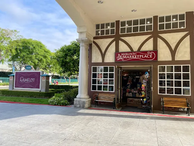 Camelot Inn & Suites