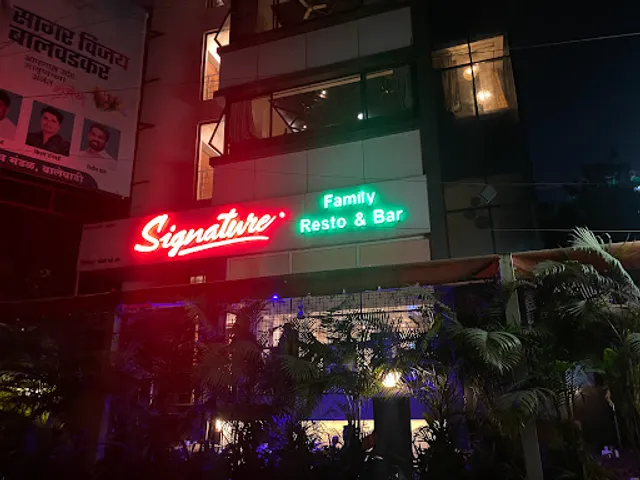 Signature Bar and Restaurant
