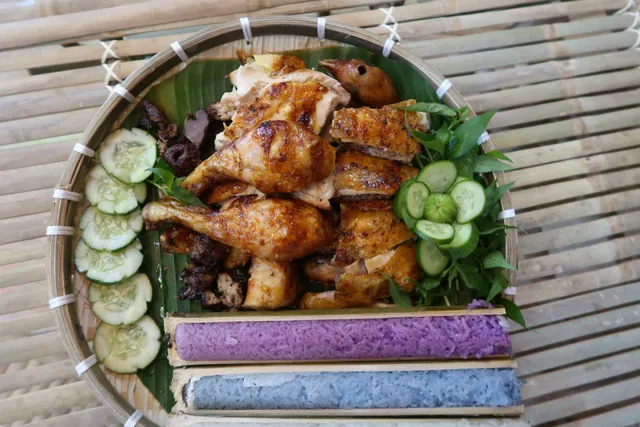 GÀ NƯỚNG CƠM LAM ĐÀ LẠT BẾP LỬA ( HỒNG)