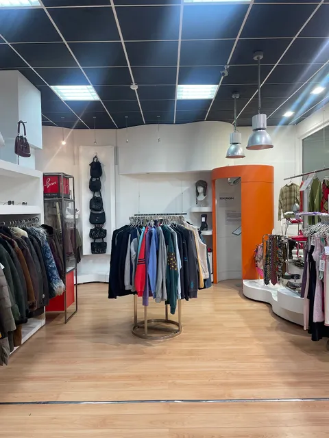 LA STATION - Friperie Lille - CONCEPT STORE FRIPERIE ET CRÉATEUR - Vintage