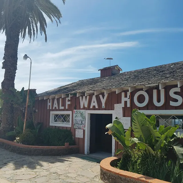 Half Way House / Medio Camino