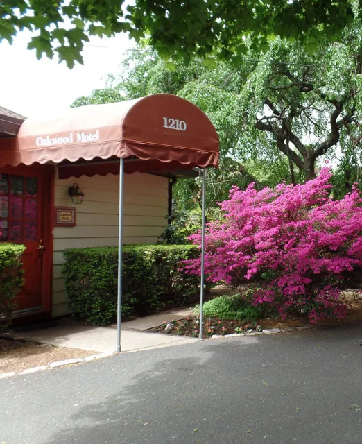 Oakwood Motel