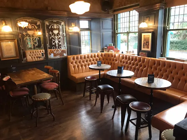 Waterloo Stores Mumbles (Kinsale Tavern)