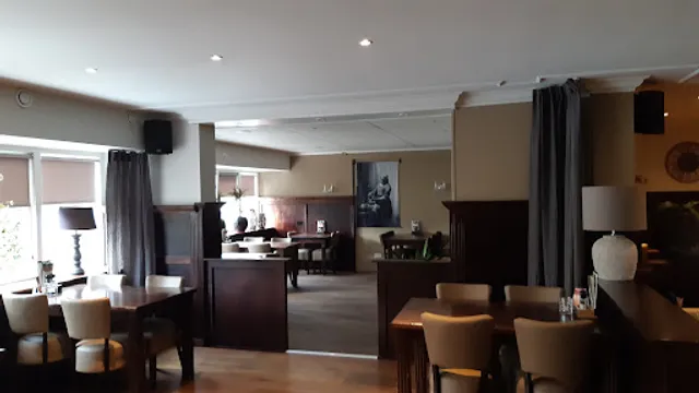 Eetcafé de Holle Bus