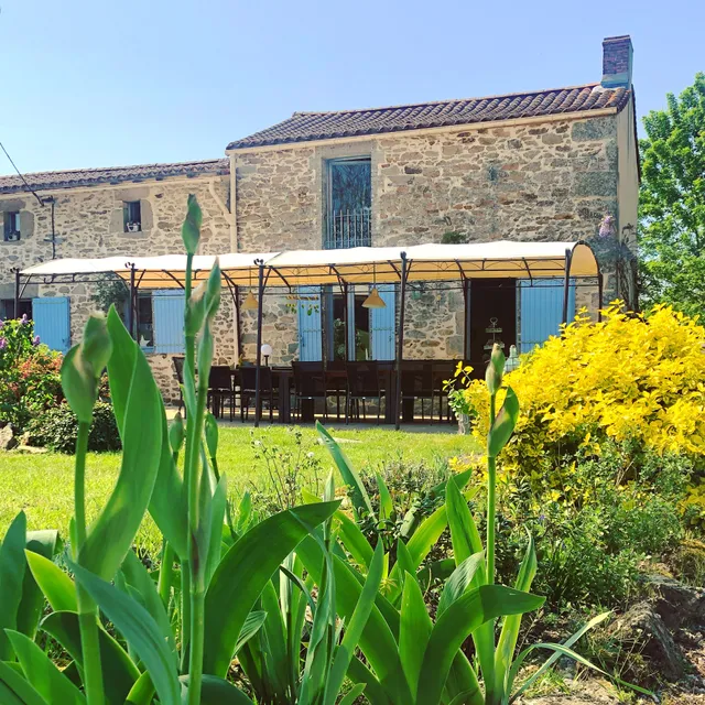 Le Clos du Gâts : gîte avec piscine pour 15 personnes