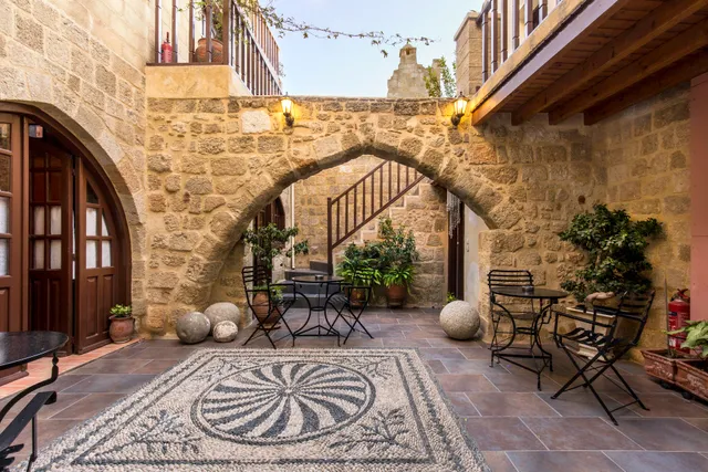 Camelot Traditional & Classic Hotel