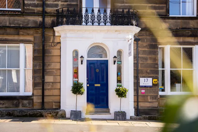 17 Burgate House Hotel B&B