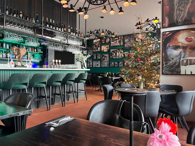 Kontrast Ghee by the sea