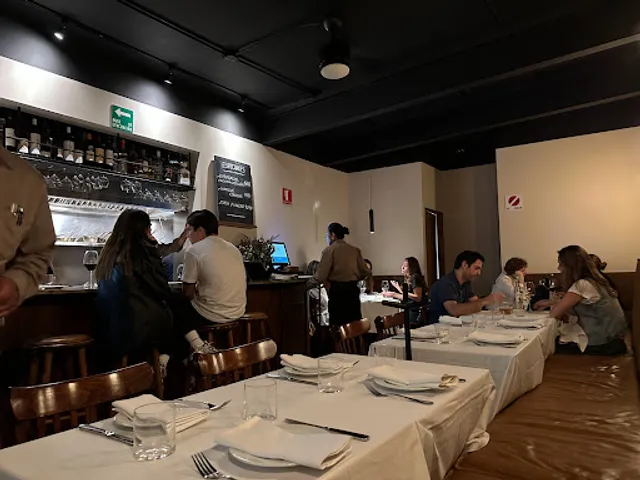 ER RRE Un Bistro
