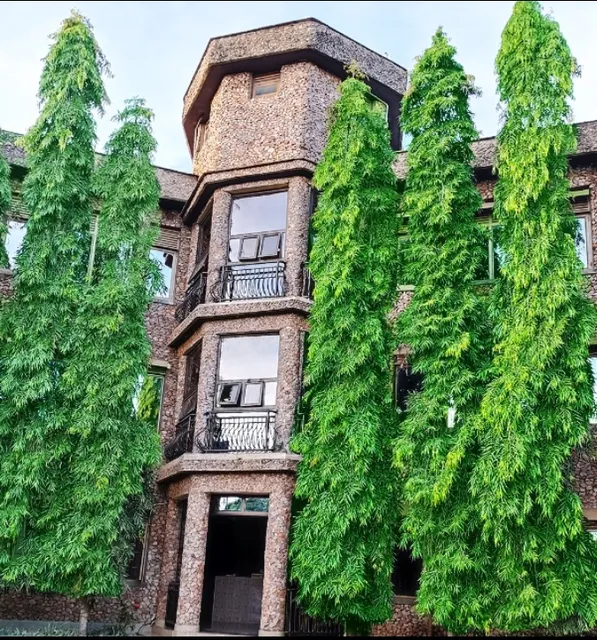 Discovery Courts Hotel