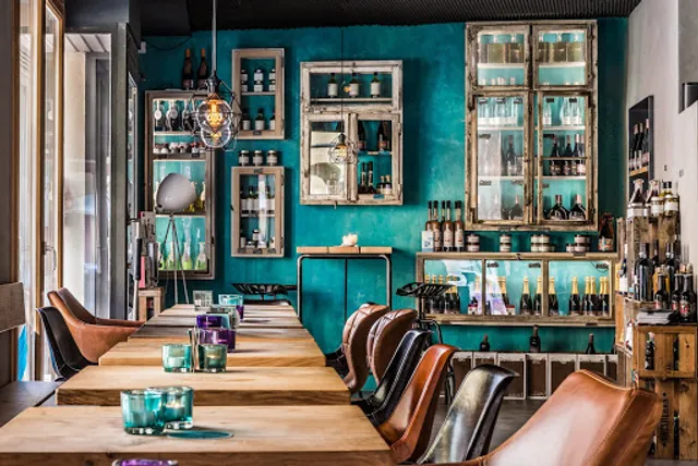 FAHR AWAY • Weinbar & Hotel