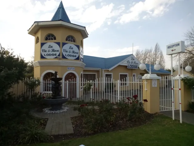 La Vie & Rose Lodge