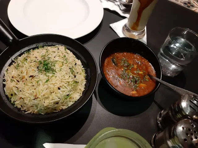 Gourmet Gusto Cafe In Vile Parle