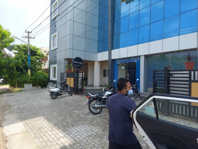 OYO 71960 Hotel Platinum Key