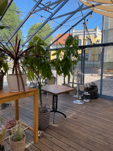 Cremia - coffee shop, artisanal bakery, gelateria, dessert shop