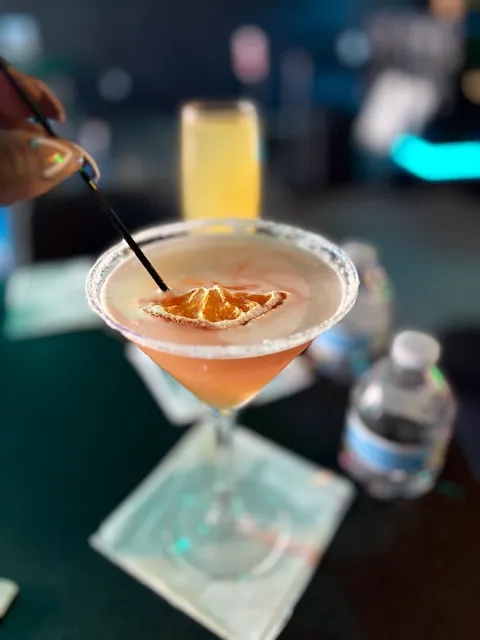 Flexx Lounge Cocktail & Bistro Bar