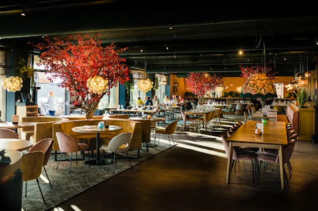 Humphrey's Restaurant Thorn