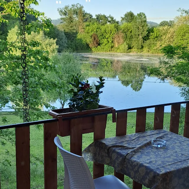 Dahlia bistrot sul lago