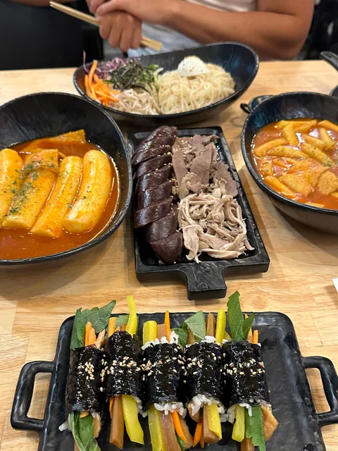 Bonggu Tteokbokki 봉구가래떡볶이