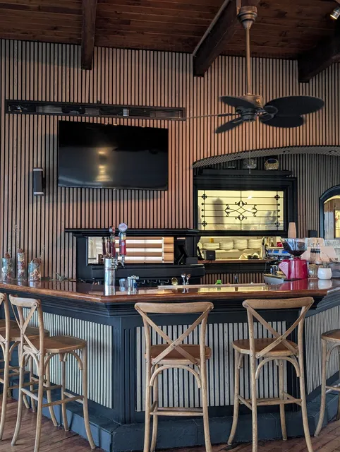 Riviera Cafe & Restaurant