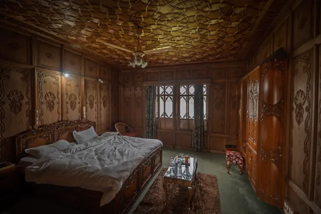 Shahenshah Group of Houseboats