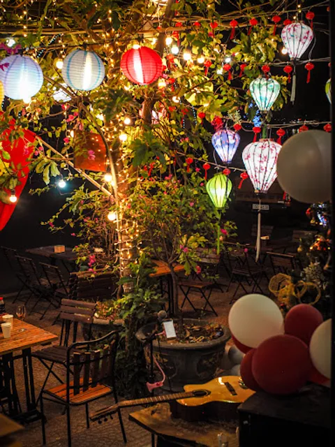 The Little Leaf Restaurant (Tiệm Lá Nhỏ)