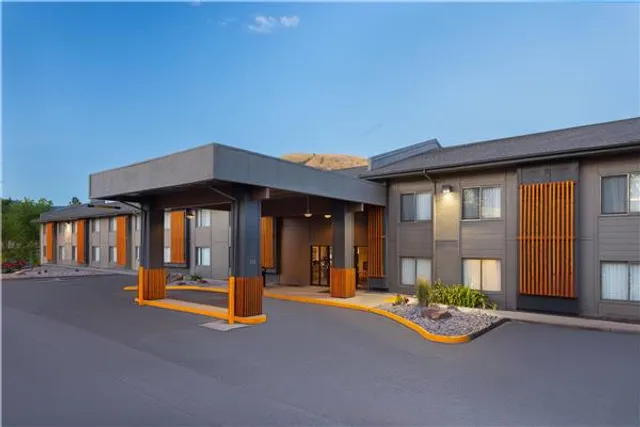 Days Inn and Suites by Wyndham Downtown Missoula-University