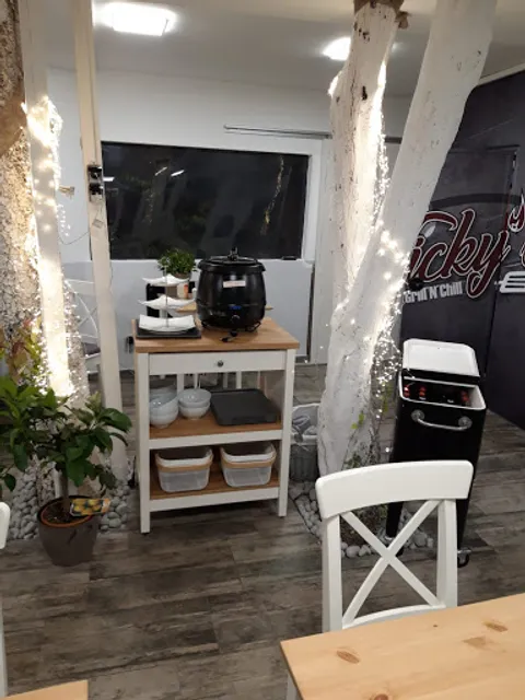 Vicky’s Grill’n’Chill