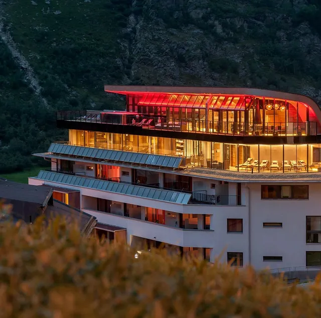 Josl Mountain Lounging Hotel