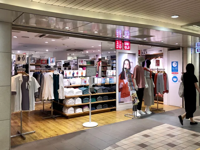 UNIQLO ekimo Umeda Store