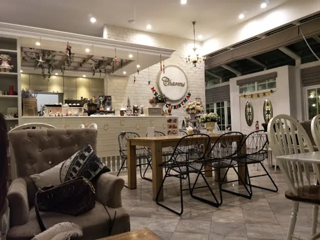 Charms Cafe'