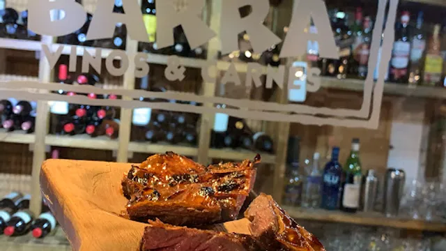 La Barra vinos & carnes
