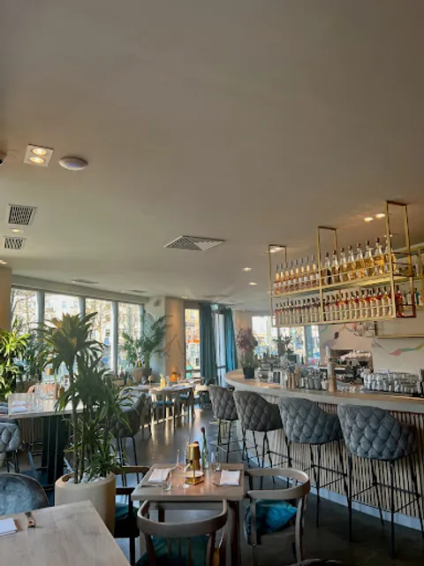 Colombella Düsseldorf - Café - Trattoria - Vino Bar - Pizzateca -