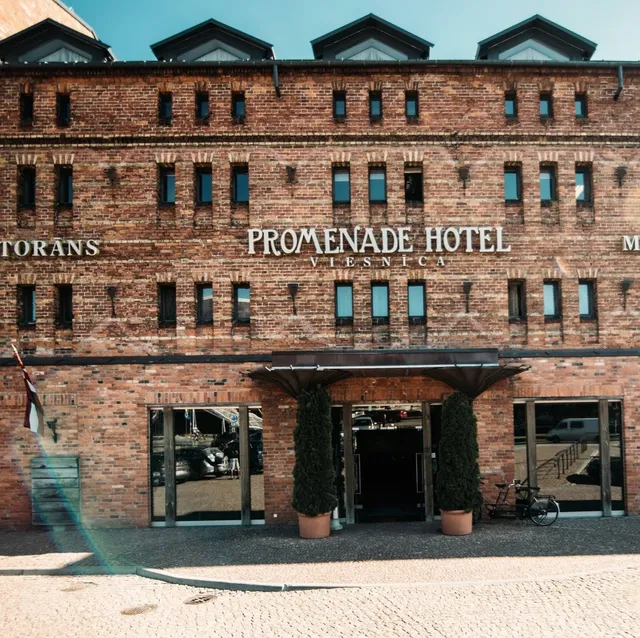 Promenade Hotel