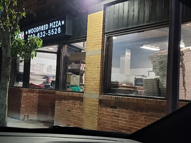 Luna Woodfired Pizza