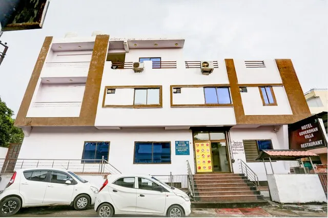 Super OYO Hotel Goverdhan Villa