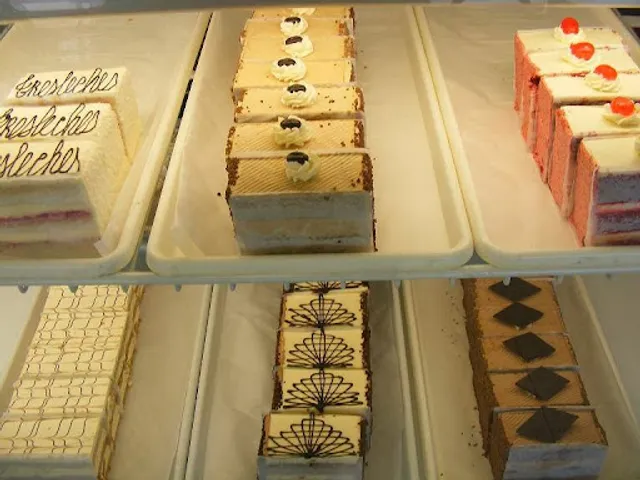 Family Bakery & Mrs. Doughnut