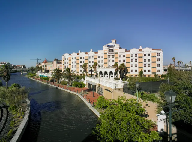 StayEasy Century City