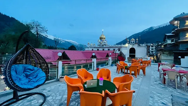 Hotel Hilltop at Mall Road Manali