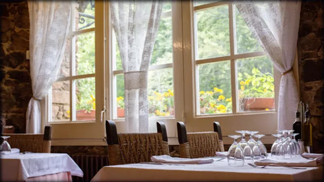 Avet Blau Hostal Restaurant