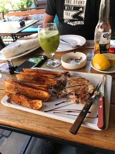 Friends House Bar & Restaurant