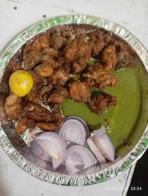 Vicky Egg Point & steam chicken